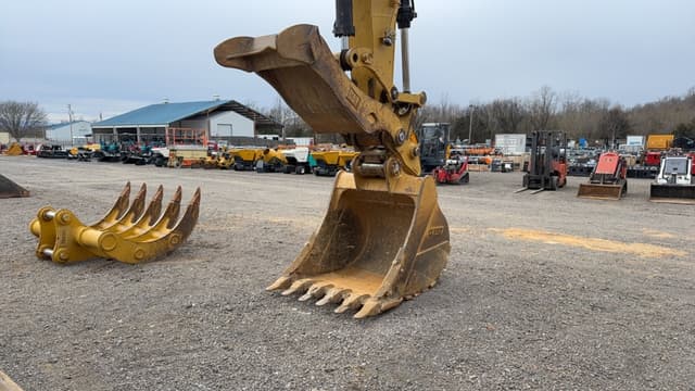 Image of Caterpillar 323FL equipment image 4