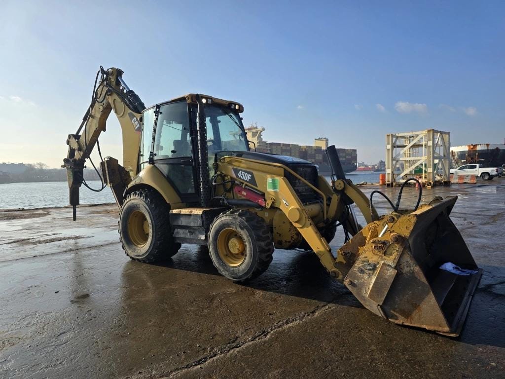 2015 Caterpillar 450F Equipment Image0