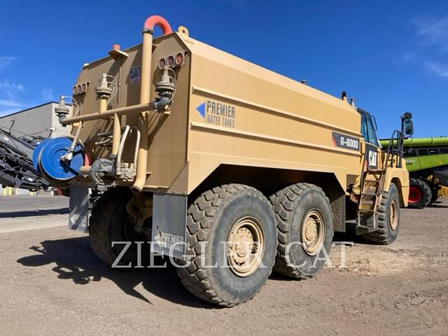 Image of Caterpillar 725C equipment image 2
