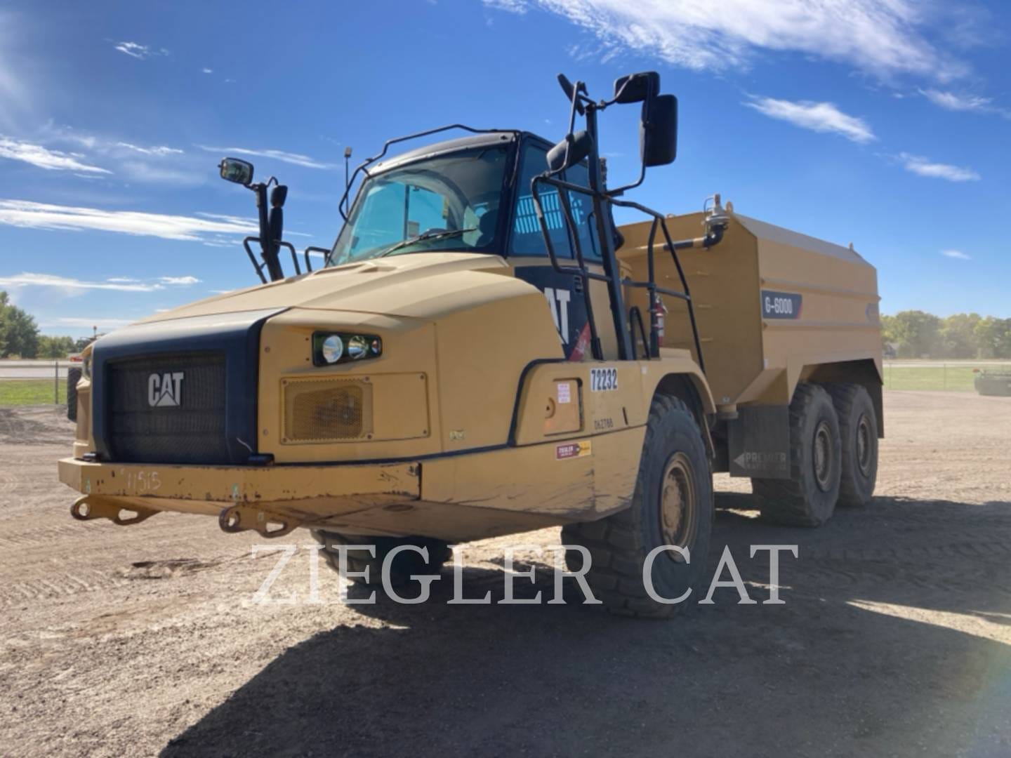2015 Caterpillar 725C Equipment Image0