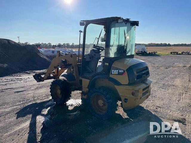 Image of Caterpillar 903C equipment image 3