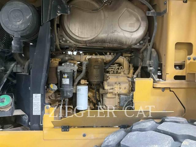 Image of Caterpillar 926M equipment image 4
