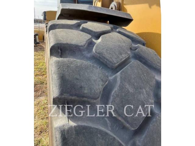 Image of Caterpillar 926M equipment image 2