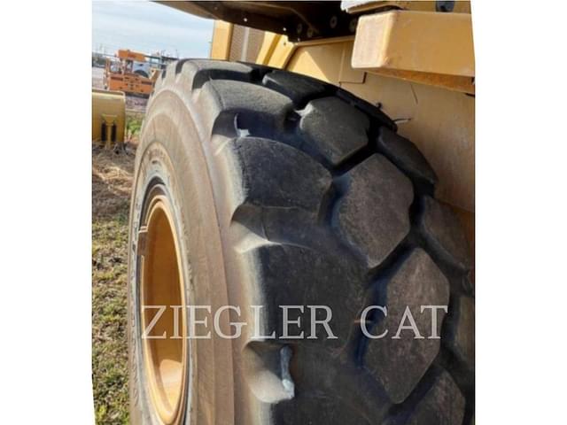 Image of Caterpillar 926M equipment image 3
