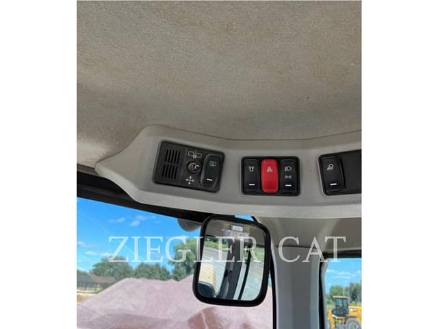 Image of Caterpillar 926M equipment image 1