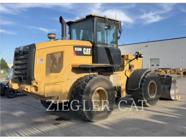 Image of Caterpillar 926M equipment image 3