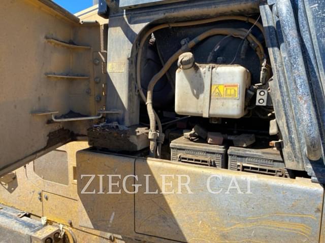 Image of Caterpillar 963K equipment image 3