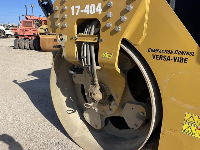 Image of Caterpillar CB64B equipment image 4