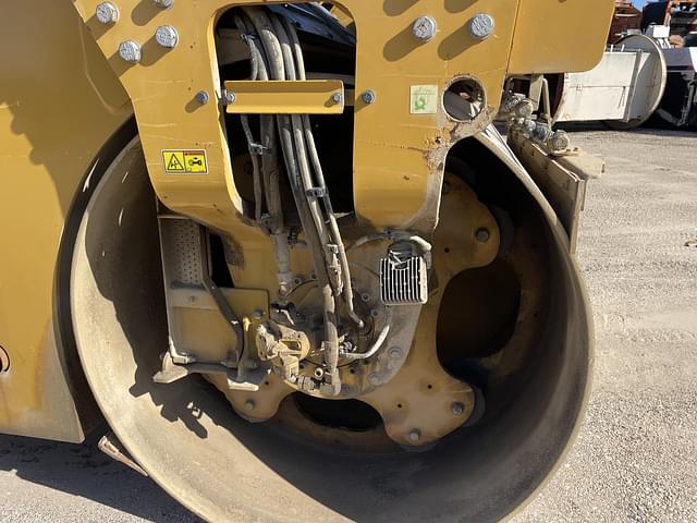 Image of Caterpillar CB64B equipment image 3