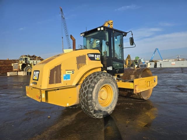 Image of Caterpillar CS56B equipment image 2