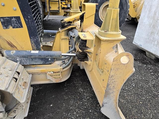 Image of Caterpillar D3K2 equipment image 3