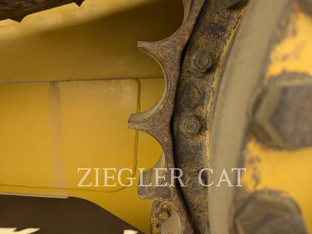 Image of Caterpillar D6T LGP equipment image 4