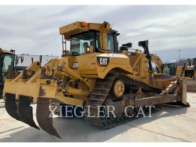Image of Caterpillar D8T equipment image 2