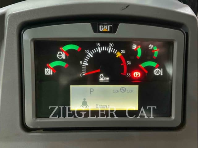 Image of Caterpillar D8T equipment image 4