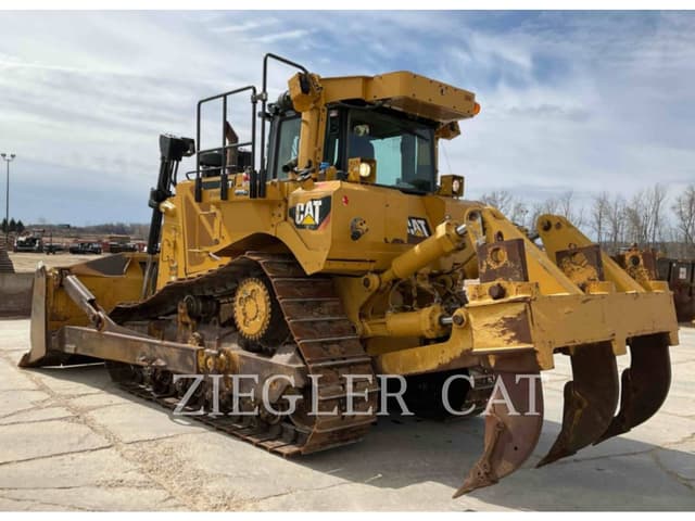 Image of Caterpillar D8T equipment image 3