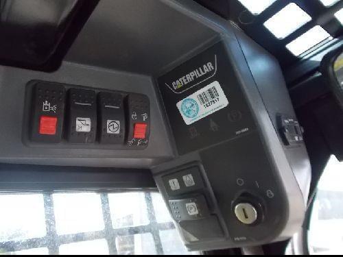 Image of Caterpillar 226B3 equipment image 3