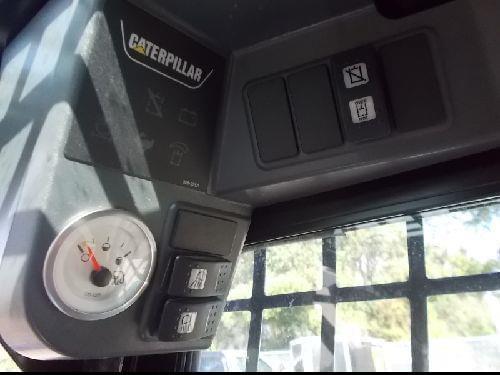 Image of Caterpillar 226B3 equipment image 2