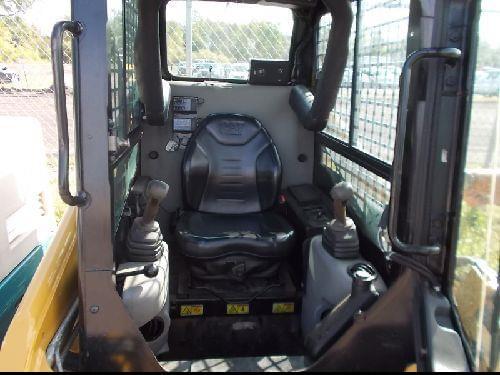 Image of Caterpillar 226B3 equipment image 4