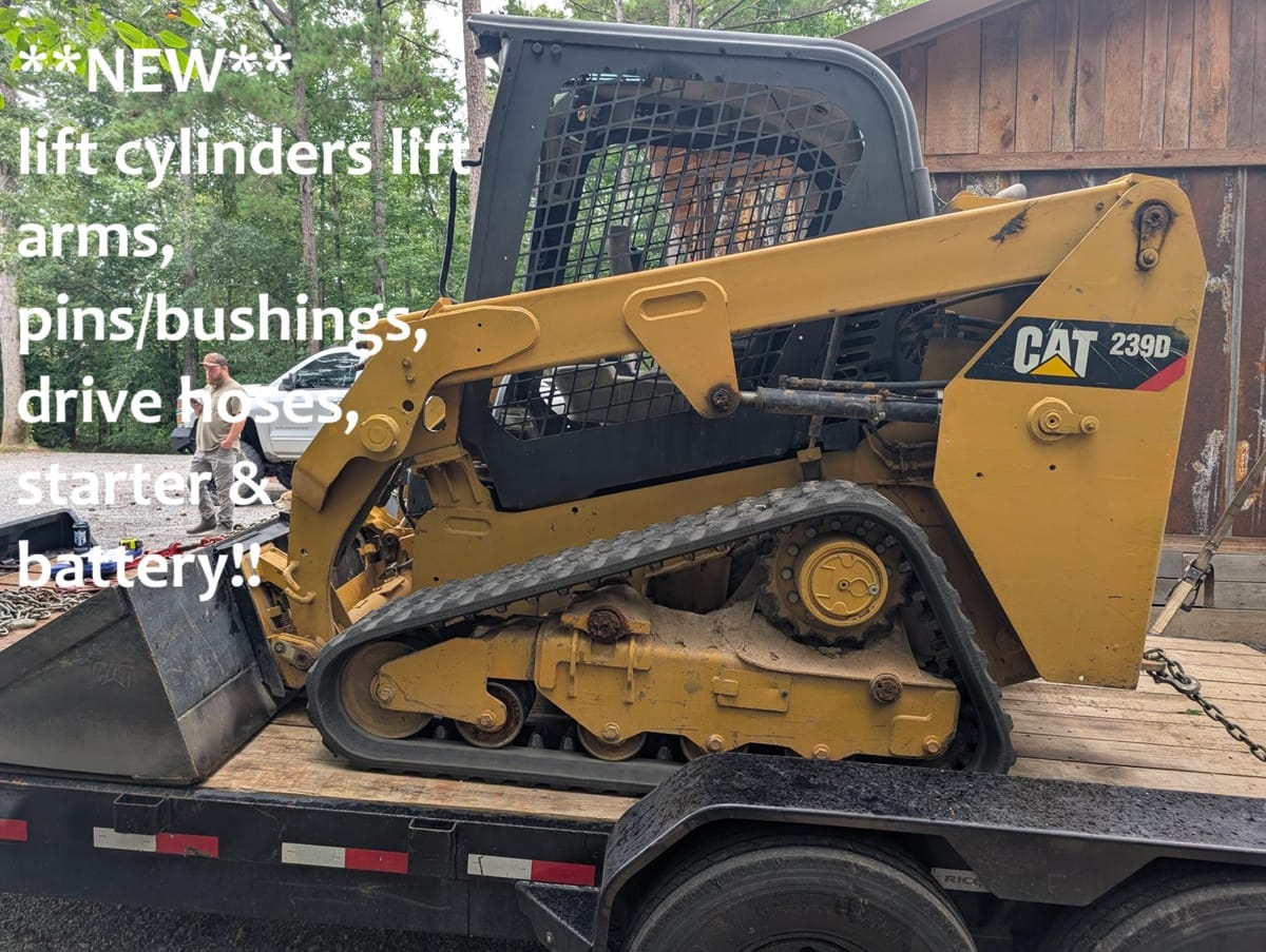 2015 Caterpillar 239D Equipment Image0