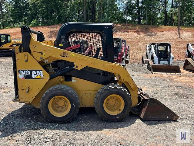 Image of Caterpillar 242D equipment image 4