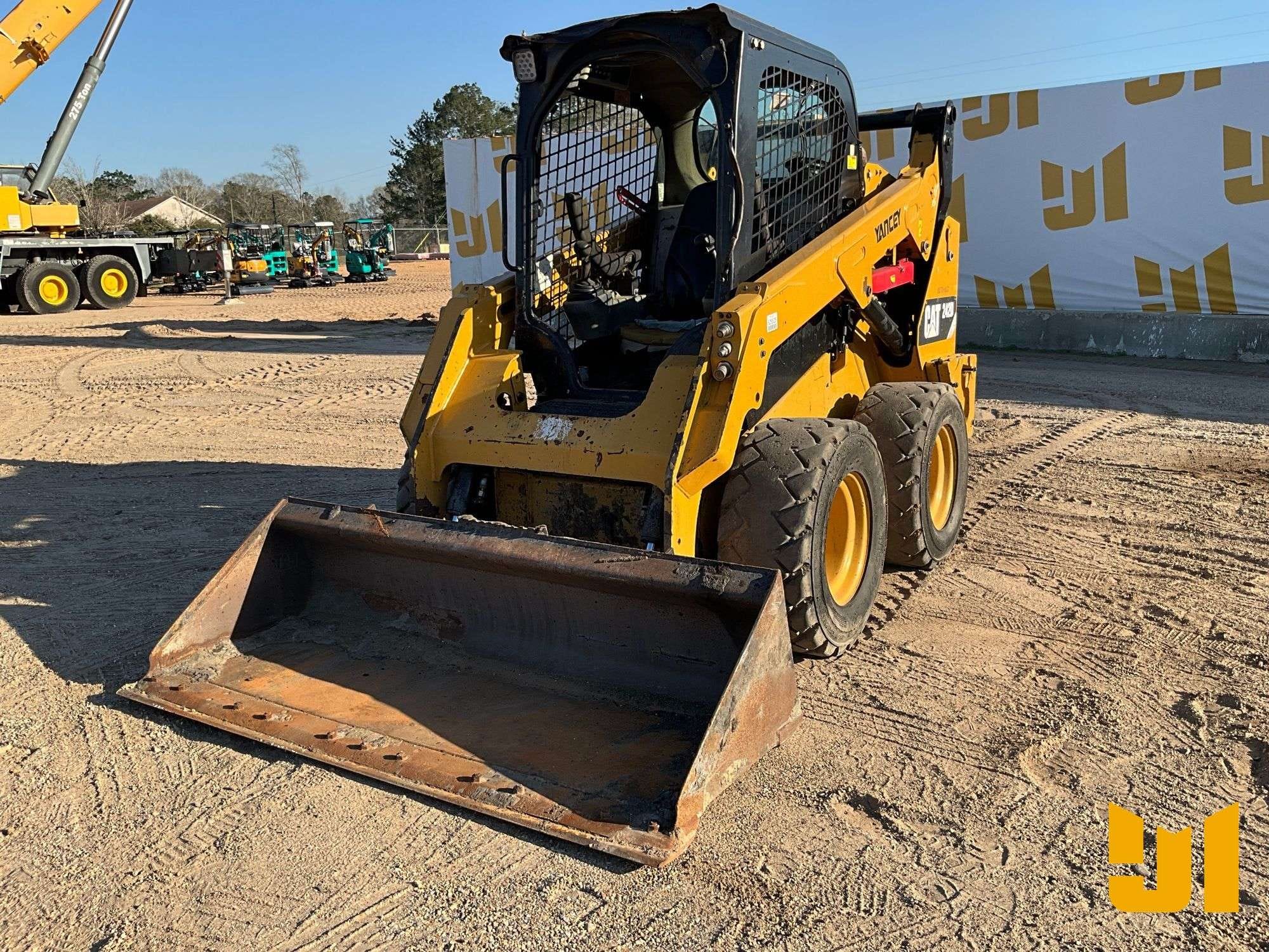 2015 Caterpillar 242D Equipment Image0