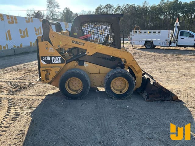 Image of Caterpillar 242D equipment image 3