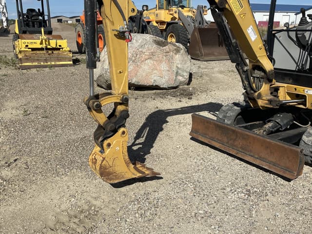 Image of Caterpillar 302.7D CR equipment image 2