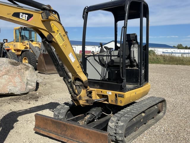 Image of Caterpillar 302.7D CR equipment image 4
