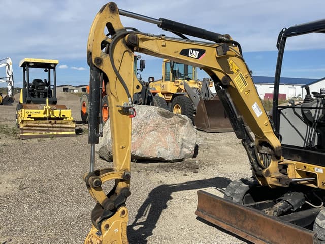 Image of Caterpillar 302.7D CR equipment image 3