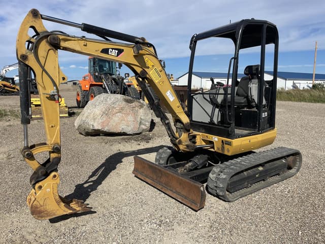 Image of Caterpillar 302.7D CR equipment image 1