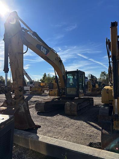 Image of Caterpillar 323FL equipment image 2