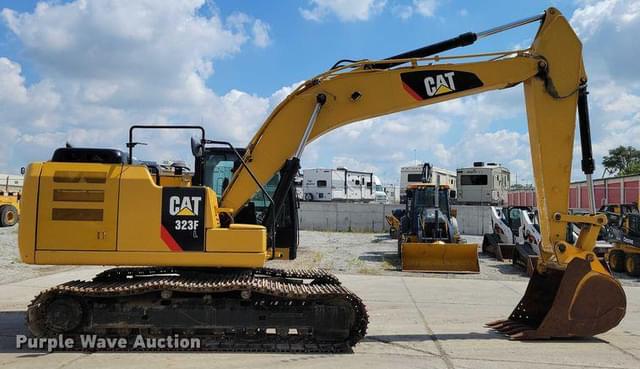 Image of Caterpillar 323FL equipment image 3