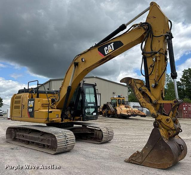 Image of Caterpillar 323FL equipment image 2