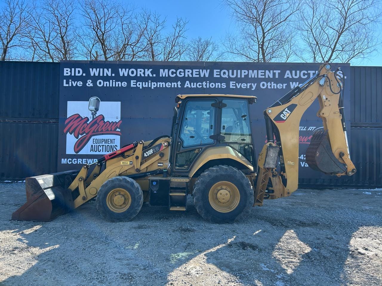 2015 Caterpillar 430F2 IT Equipment Image0