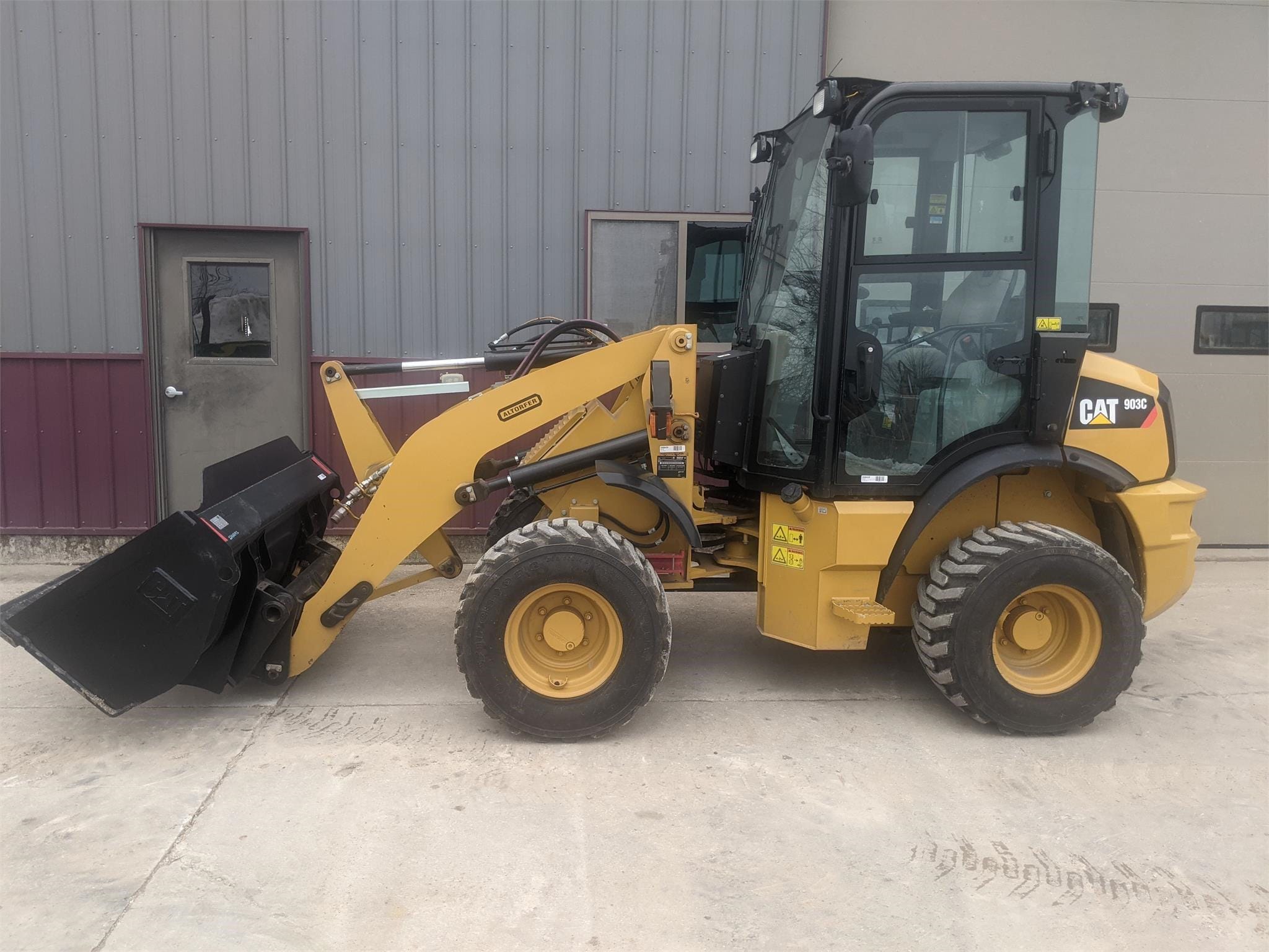 2015 Caterpillar 903C Equipment Image0