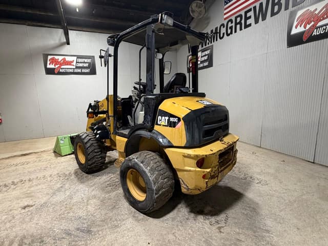 Image of Caterpillar 903C equipment image 2