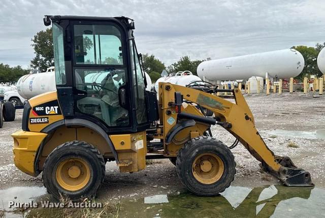 Image of Caterpillar 903C equipment image 3