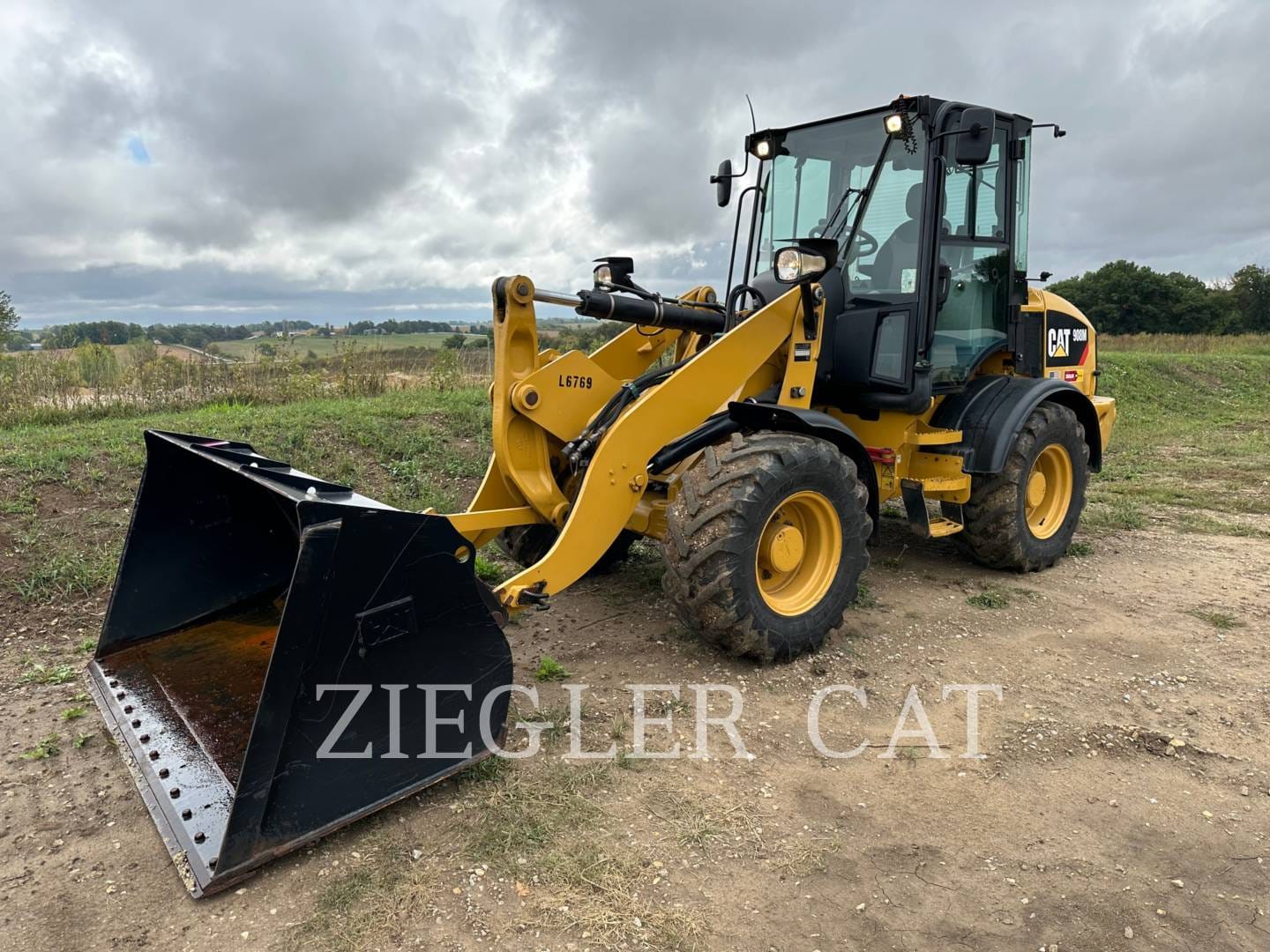 Main image Caterpillar 908M