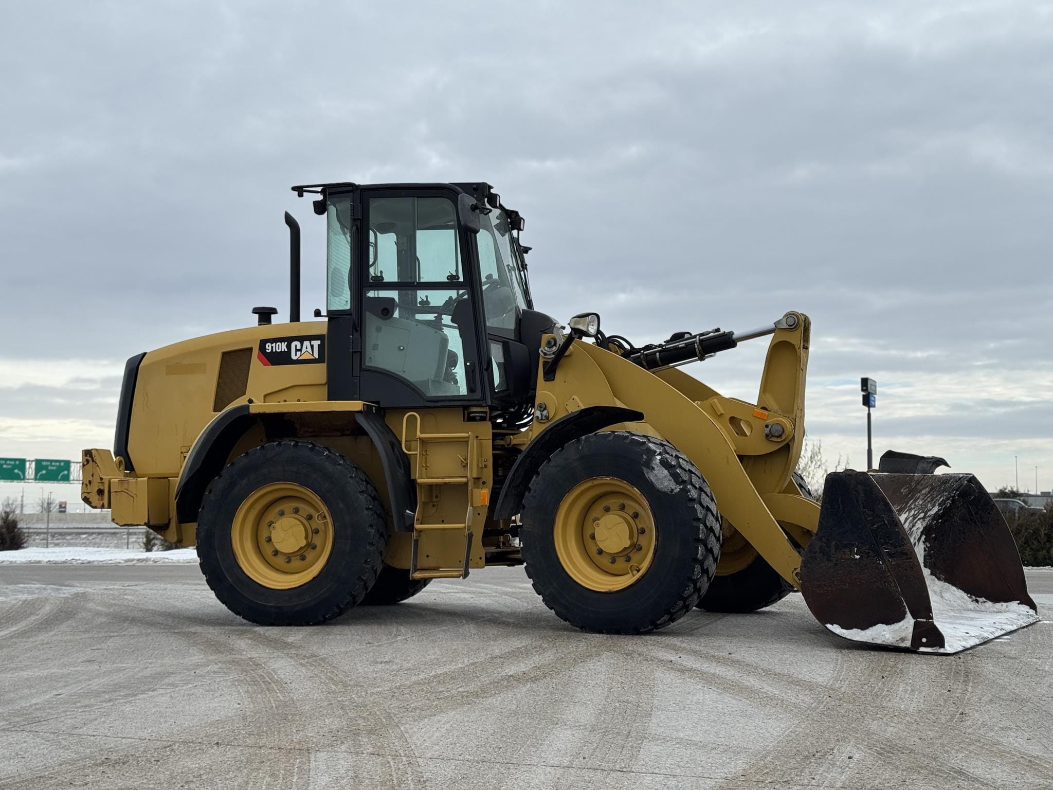 2015 Caterpillar 910K Equipment Image0