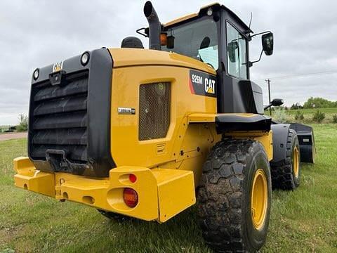 Image of Caterpillar 926M equipment image 2