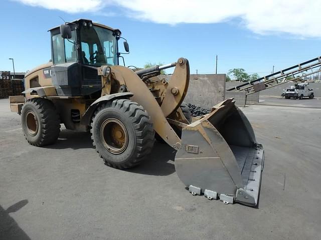 Image of Caterpillar 938K equipment image 2