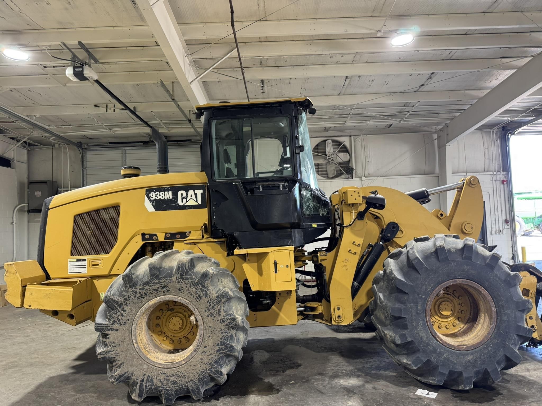 2015 Caterpillar 938M Equipment Image0