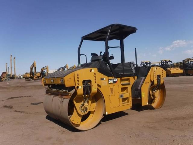 Image of Caterpillar CB54B equipment image 4