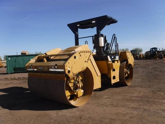Image of Caterpillar CB64 equipment image 2