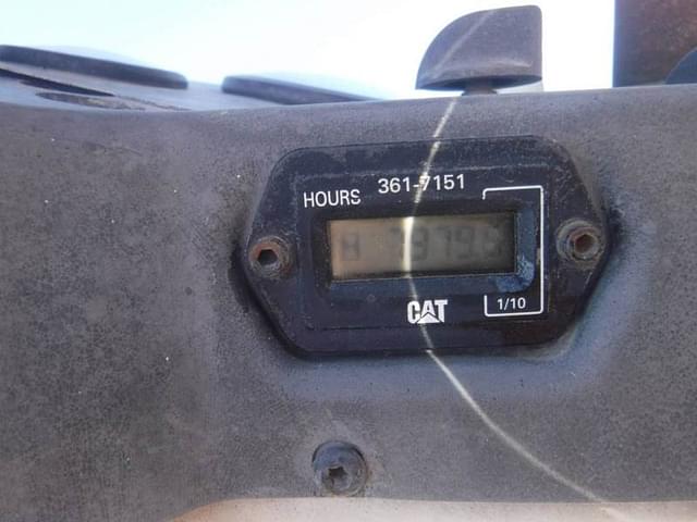 Image of Caterpillar CB64 equipment image 4