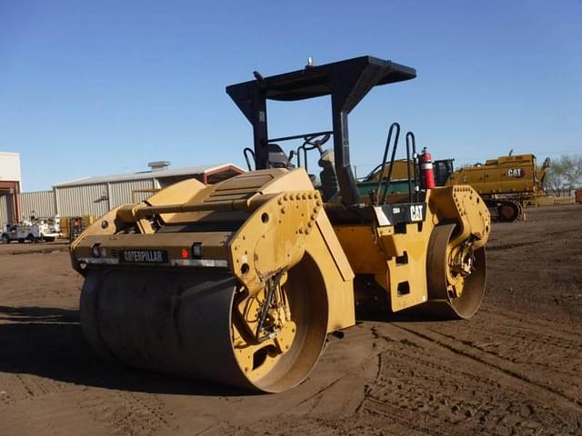 Image of Caterpillar CB64 equipment image 2