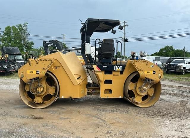 Image of Caterpillar CB64 equipment image 3