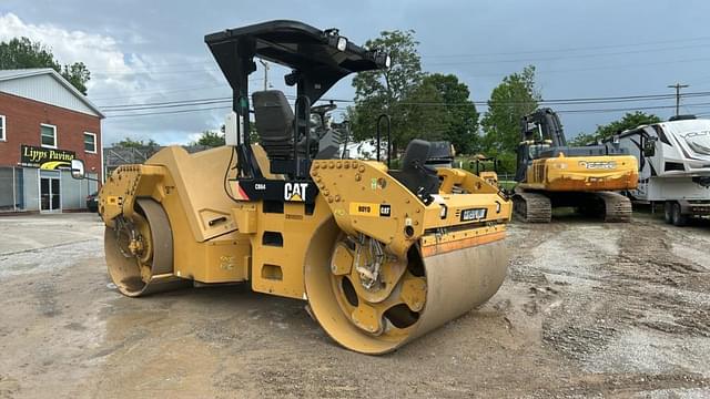 Image of Caterpillar CB64 equipment image 4
