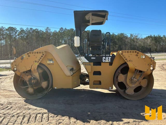 Image of Caterpillar CB64 equipment image 3