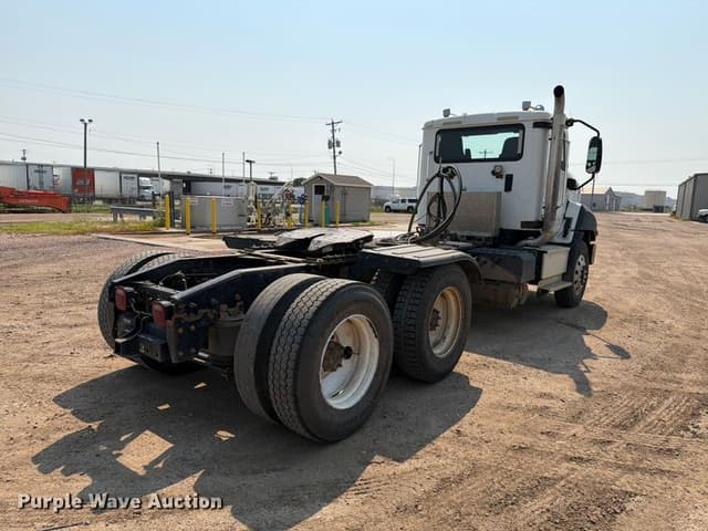 Image of Caterpillar CT660 equipment image 4